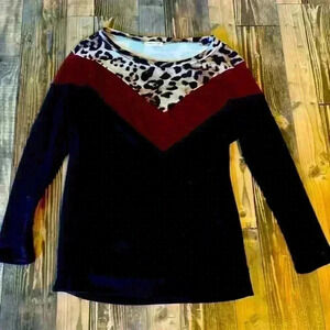 Women’s boutique shirt size small